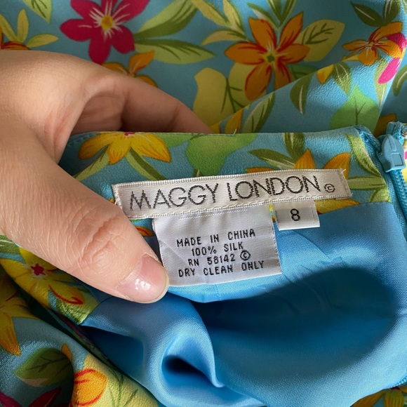 *FINAL SALE MAKE OFFER* 
VINTAGE 100% SILK MAGGY LONDON HAWAIIAN FLORAL DRESS - Picture 2 of 12